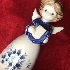 Porcelanowa figurka ręcznie malowana urocza do dekoracji i na prezent