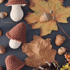 Zestaw trzech szydełkowych grzybków – brązowa jesień w wersji handmade (2)