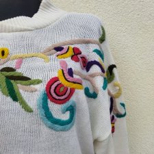 SWETER Z HAFTEM
