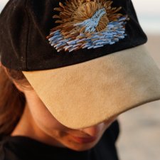 Dotyk Słońca czapka z daszkiem przeróbka handmade