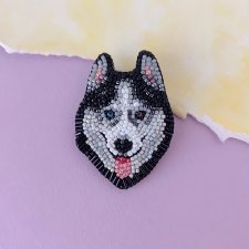 Broszka Husky ręcznie haftowana koralikami