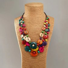 Lekki naszyjnik w stylu boho z naturalnego drewna