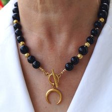 Naszyjnik z onyksu 10 mm z zawieszką księżyca i hematytem