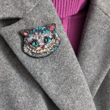 Broszka Kot z Cheshire ręczny haft koralikami