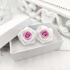 Kolczyki z białymi różowymi różyczkami z modeliny