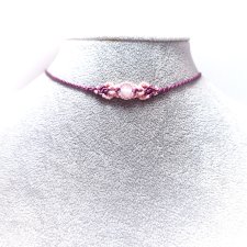 Ambrozja kryształ górski w makramie różowy delikatny choker pleciony