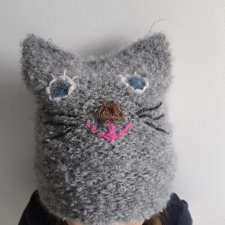 Czapka kotek bouclé na zamówienie