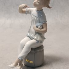 LLADRO #1083G Dziewczynka z lalką