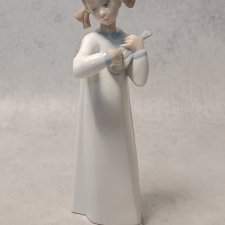 LLADRO seria NAO Dziewczynka z gitarą #67G/M Girl with Guitar