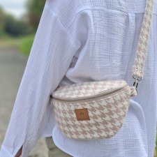 Nerka z puchatej tkaniny w pepitkę Różowa