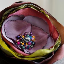 Elegancka broszka przypinka KWIATEK do sukienki marynarki