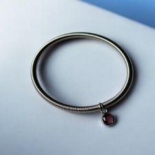 Bransoletka-sprężyna w kolorze srebrnym - Burgund
