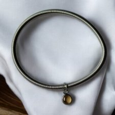 Bransoletka-sprężyna w kolorze srebrnym - Ochra