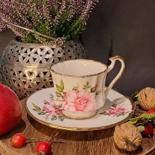 Angielska porcelana Priory Dale filiżanka i spodek Royal Countess róża stulistna