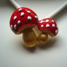 BROSZKA ZAWIESZKA MUCHOMORKI