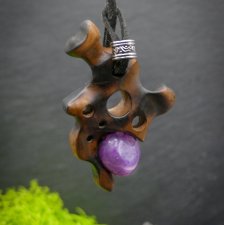 Ręcznie rzeźbiony wisiorek z czereśni, agat– biżuteria z duszą natury - pirografia prezent dla kobiety Unique Jewelry Design