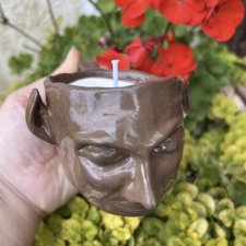 Ręcznie wykonana świeca z głową elfa – ceramiczny świecznik z wosku sojowego