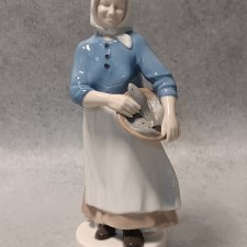 LIPPELSDORF Figura porcelana Kobieta z rybą Turyngia