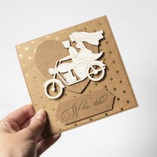 Kartka ślubna z parą młodą na motorze motocyklu