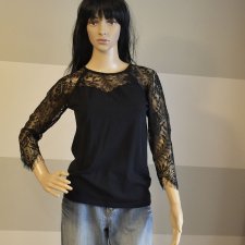 Czarna bluzka z koronką i rękawami 3/4 elegancka i kobieca