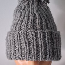 Jeszcze nie mróz, a już zimno? CZAPKA beanie handmade - SZARA, wykonana na DRUTACH