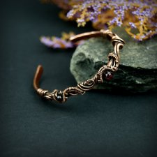 Miedziana bransoleta mankietowa z granatem