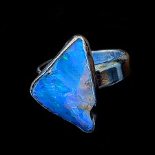 SUROWY OPAL