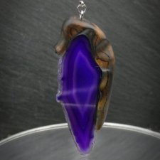 Wisiorek "Fioletowy Agat i brzoza" –amulet zamknięty w kawałku drewna, pirografia, prezent, Wood Pendant, biżuteria, handmade