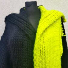 DWUKOLOROWY SWETER