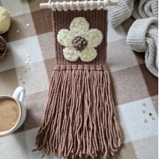 Makatka kwiatek, kwiat brązowo-żółty