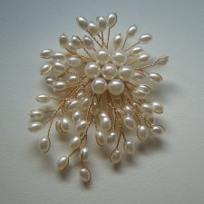 PERŁOWA BROSZKA