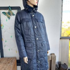 przejściowy puchowy płaszcz z odpinanym kapturem