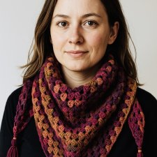 Ciepła kolorowa chusta Granny z chwostami ręcznie robiona