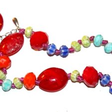 PIĘKNY Krótki naszyjnik kolorowe koraliki