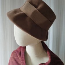 Vintage czapka toczek damski nakrycie głowy kawa z mlekiem