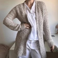 Długi Puszysty Kardigan Narzutka Beżowy - Styl Bouclé Textures  Hollister