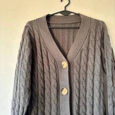 Szary długi kardigan z grubym splotem warkoczowym