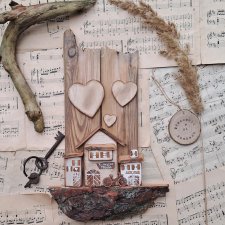 Rustykalny wieszak z domkami no 1