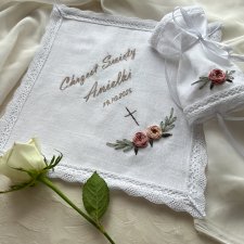 Szatka do chrztu haftowana