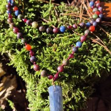 Długi naszyjnik z kamieni naturalnych