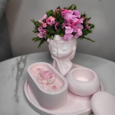 Zestaw dekoracyjny "Dziewczynka z kwiatami"