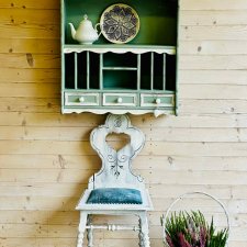 Ręcznie stylizowana półka rustykalna z szufladkami