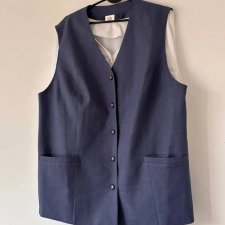Elegancka granatowa kamizelka o prostym, wydłużonym kroju 5XL / 50