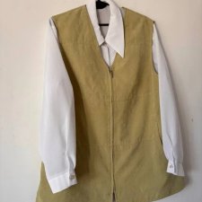 Oliwkowa kamizelka vintage – klasyczna, z zamkiem i kieszeniami
