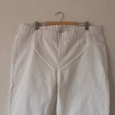Proste, białe spodnie z miękkiej i przewiewnej bawełny  5XL / 50 / 22