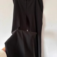 Czarne eleganckie spodnie w delikatne prążki – klasyka w stylu vintage  5XL / 50 / 22