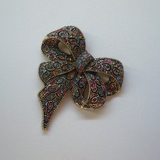 ELEGANCKA BROSZKA KOKARDA