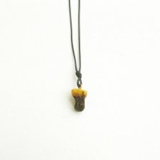 Wisiorek z bursztynem No 3