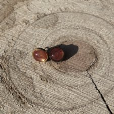 Kolczyki PETRA z kwarcem wiśniowym – delikatność w złotej oprawie