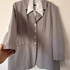 Szara marynarka damska z białymi guzikami, klasyczny fason 4XL / 48 / 20